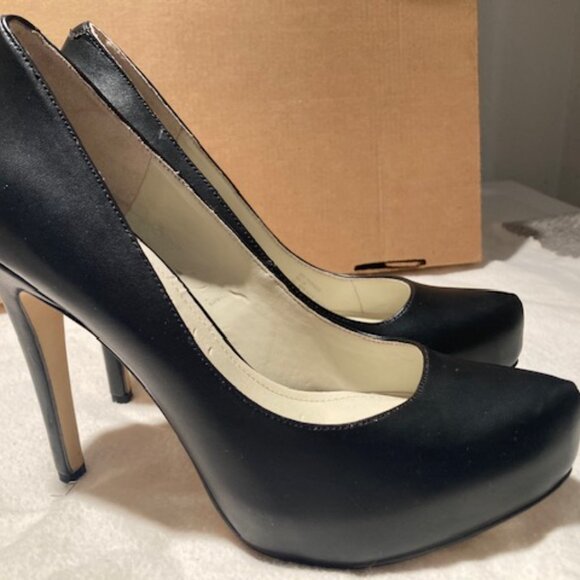 BCBGeneration high heel Black Pumps - Picture 2 of 5